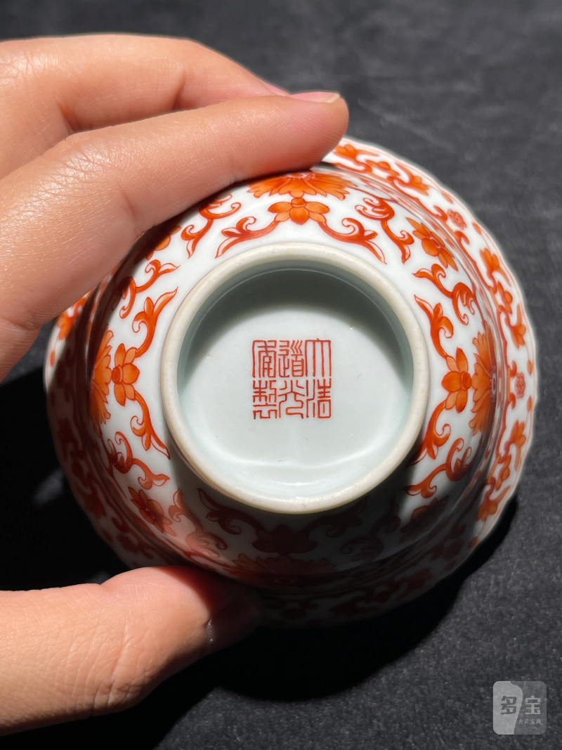 清道光 矾红缠枝莲纹花口茶园 - 图9